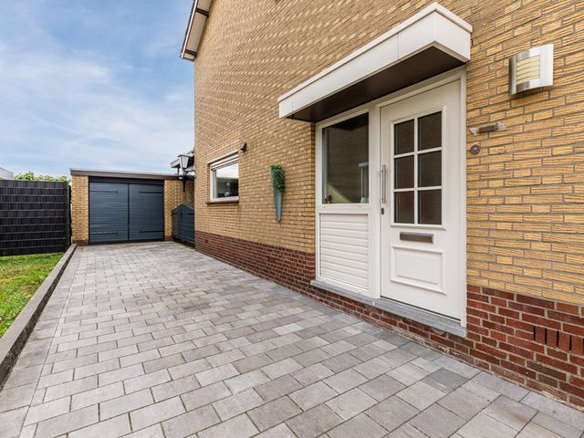 Jan Petersstraat 8, Roosteren
