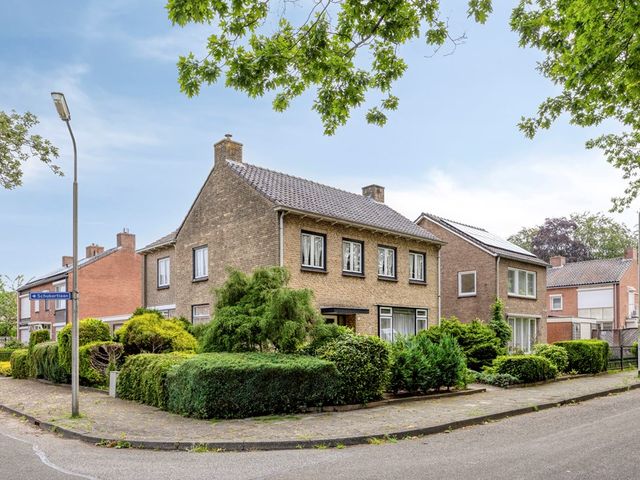 Schubertlaan 33, Roosendaal