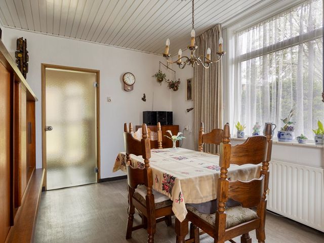 Schubertlaan 33, Roosendaal