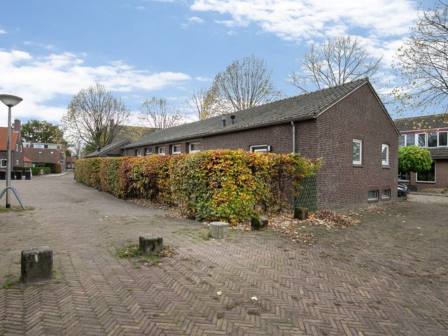 Kerkplein 32a, Ens