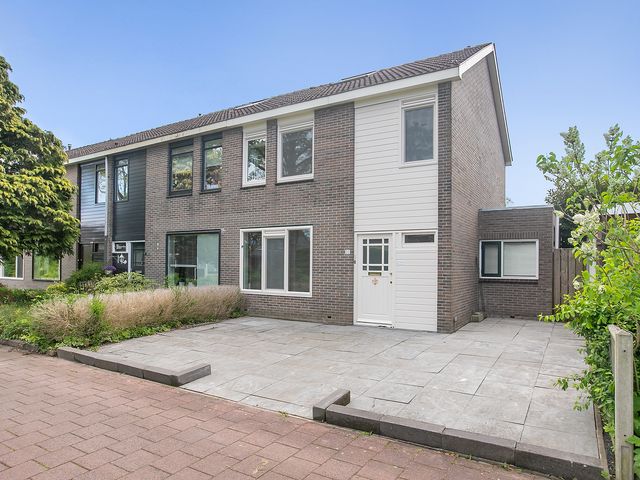 Riepel 22, Emmeloord