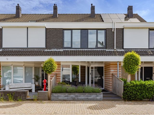 Robert Stolzhof 193, Hoorn