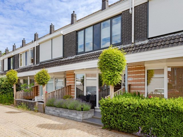 Robert Stolzhof 193, Hoorn