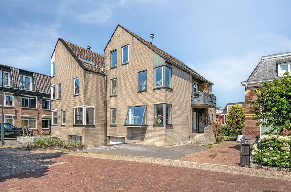 Damstraat 38