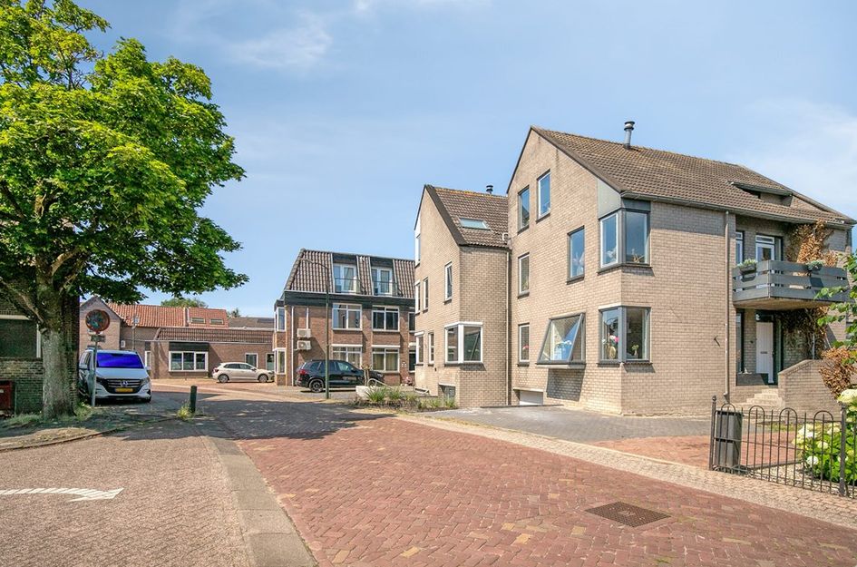 Damstraat 38