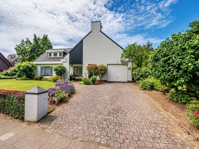 Kerkeveldlaan 15, Roermond