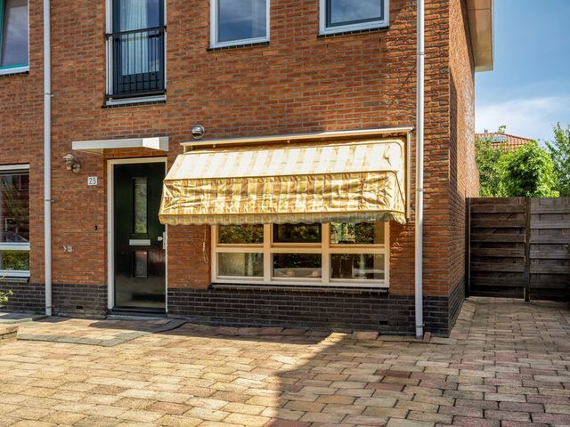Zandberglaan 25, 's-Gravenhage