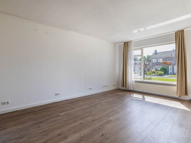 Burg van Wageningenlaan 11, Roden