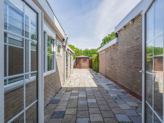 Burg van Wageningenlaan 11, Roden