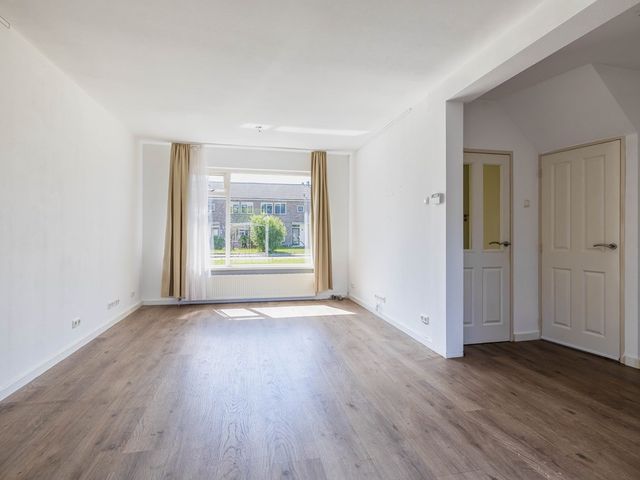 Burg van Wageningenlaan 11, Roden