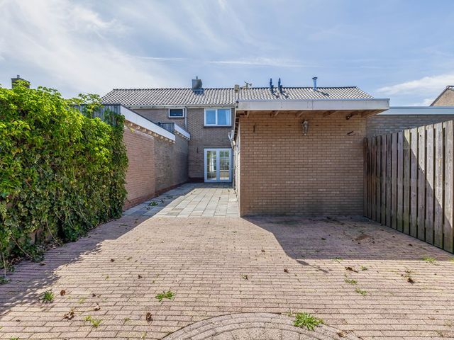 Burg van Wageningenlaan 11, Roden