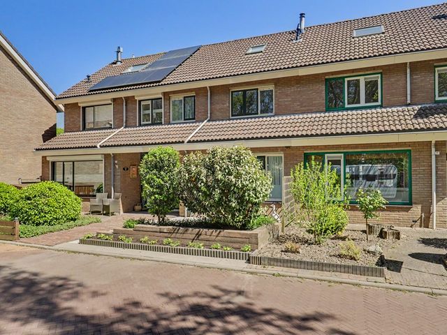Zonnebloemlaan 15, 's-Gravendeel