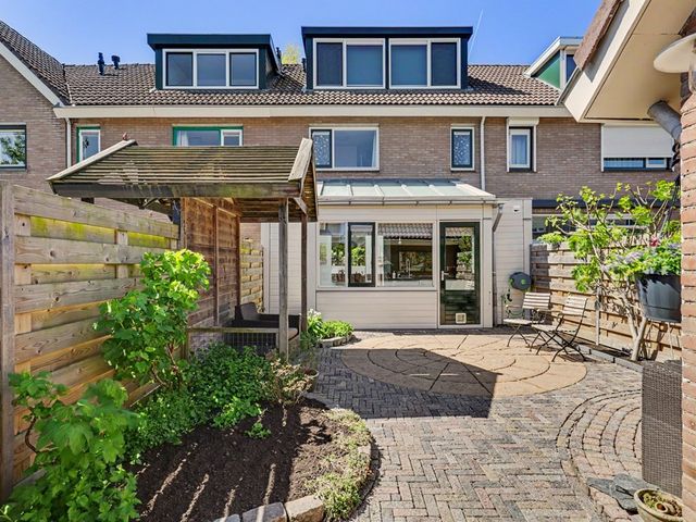 Zonnebloemlaan 15, 's-Gravendeel
