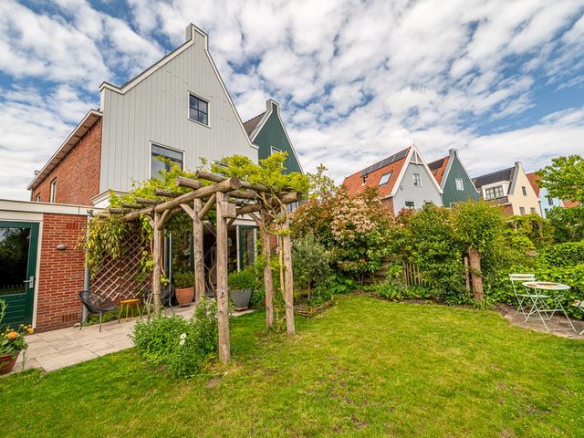 Zuiderzeelaan 27, Landsmeer