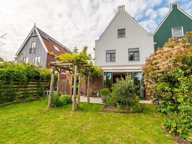 Zuiderzeelaan 27, Landsmeer