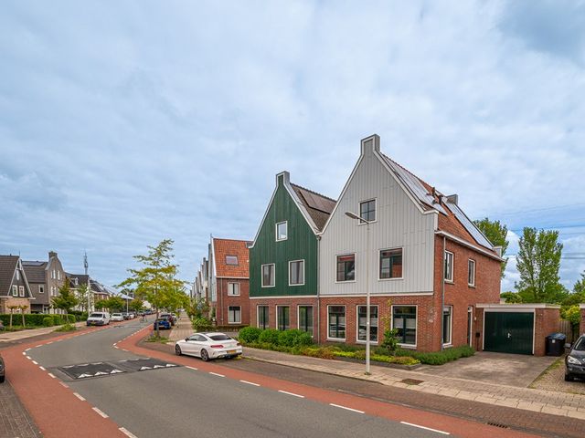 Zuiderzeelaan 27, Landsmeer