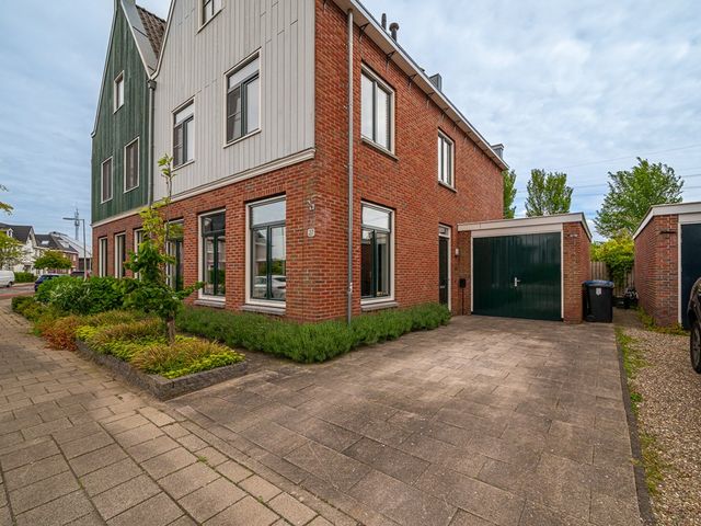 Zuiderzeelaan 27, Landsmeer