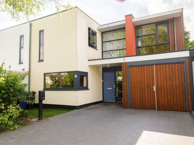 Stijn Streuvelshof 4, Almere