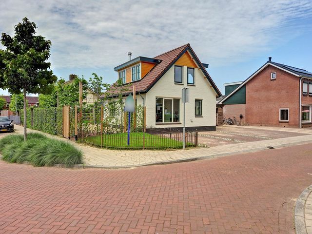 Pastoor Gribnaustraat 6, Giesbeek