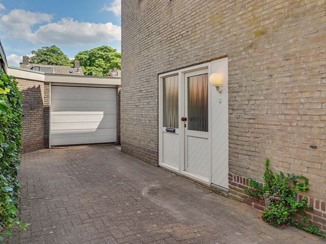 Iepenlaan 1, Udenhout