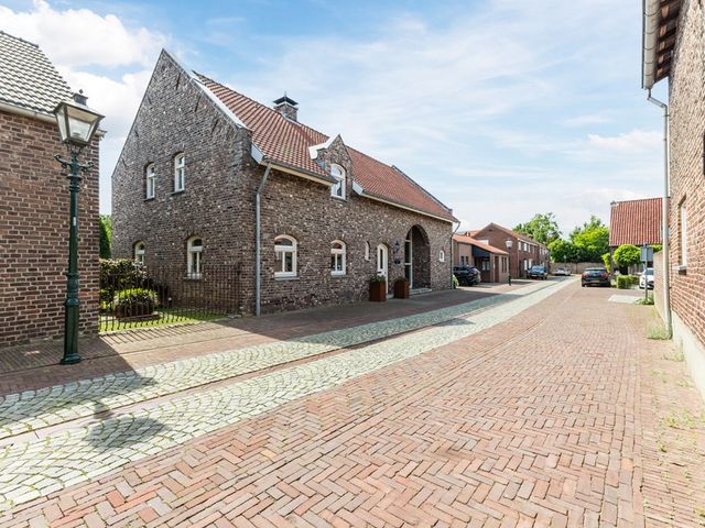 Singelstraat West 1, Stevensweert