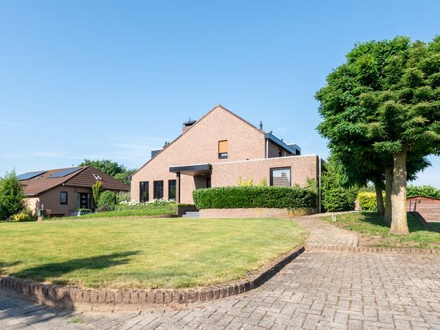 Maasbrachterweg 83, Echt