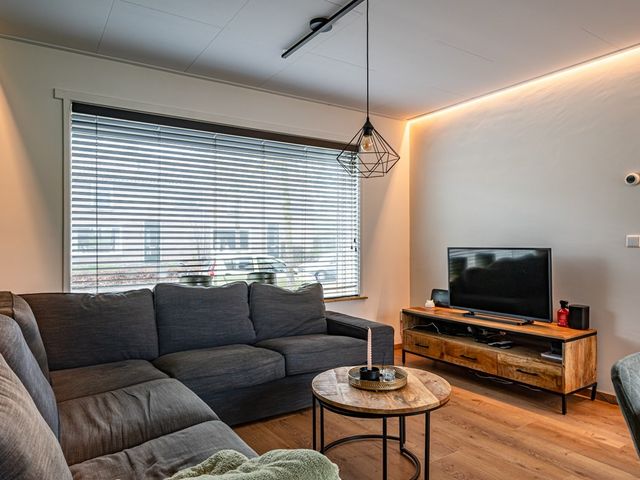 Patrijzenstraat 11, Tollebeek
