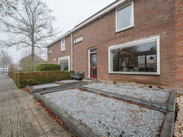Patrijzenstraat 11, Tollebeek
