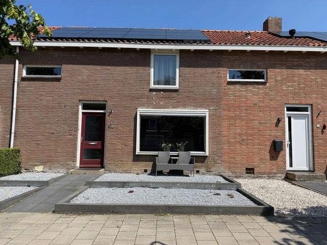Patrijzenstraat 11, Tollebeek