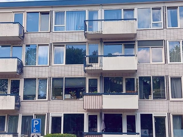 Burg Edo Bergsmalaan 64, Enschede