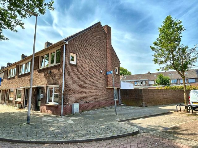Karel van den Oeverstr 2, Heerlen