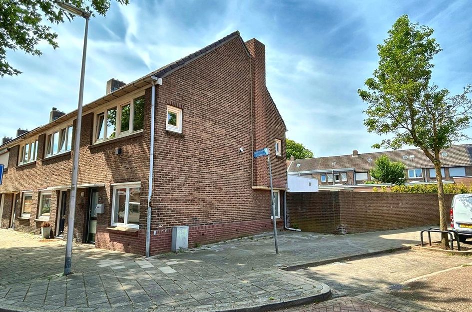 Karel van den Oeverstr 2