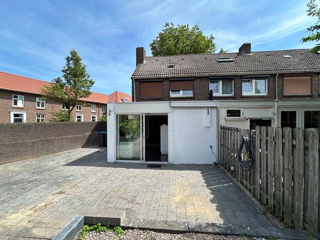 Karel van den Oeverstr 2, Heerlen