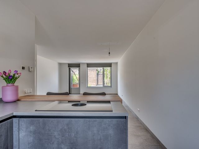 Dorperveldstraat 20, Velden