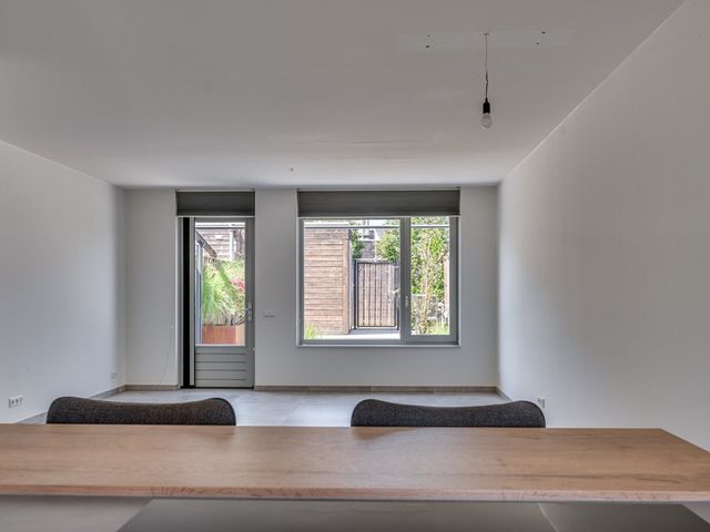 Dorperveldstraat 20, Velden