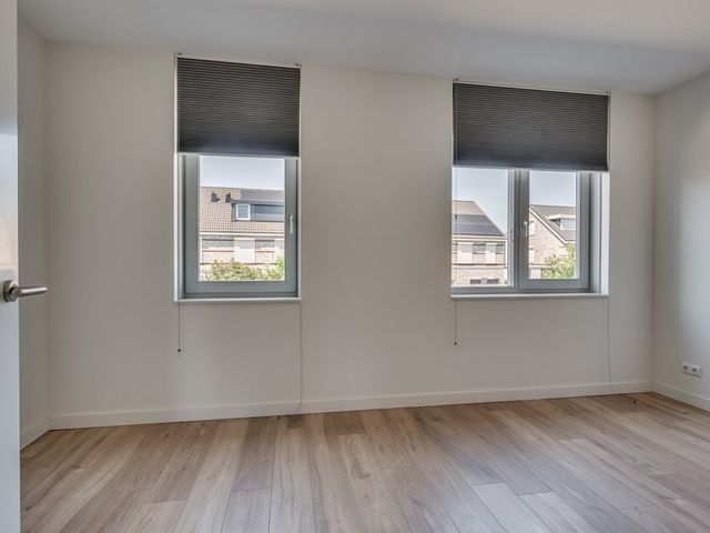 Dorperveldstraat 20, Velden