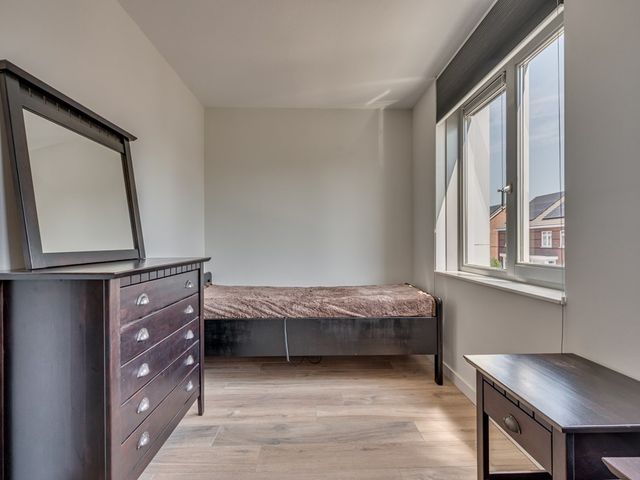 Dorperveldstraat 20, Velden