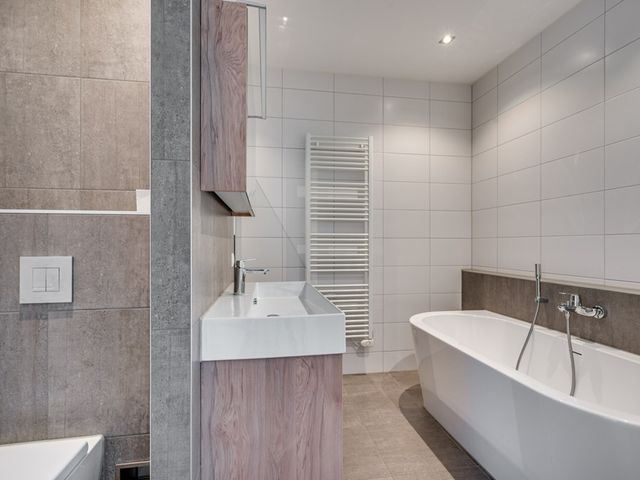 Dorperveldstraat 20, Velden