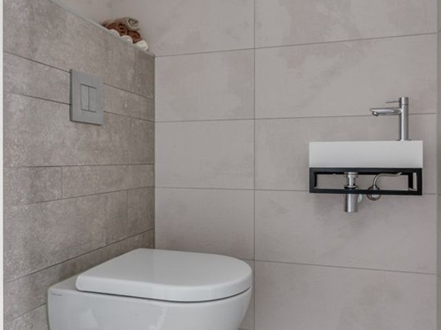 Dorperveldstraat 20, Velden