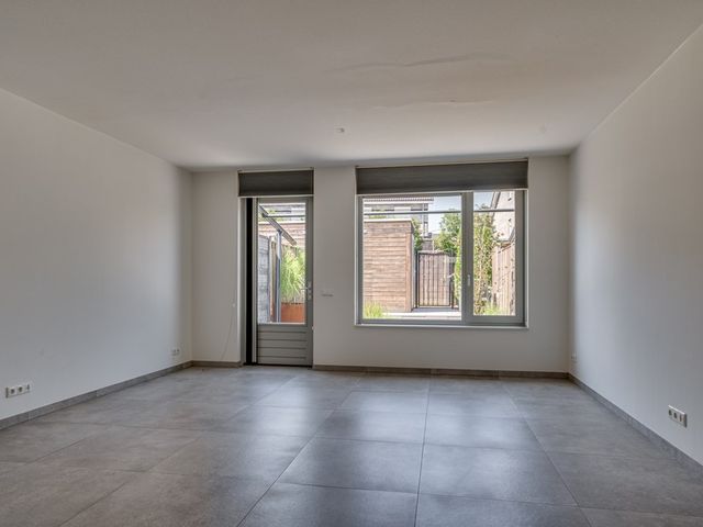 Dorperveldstraat 20, Velden