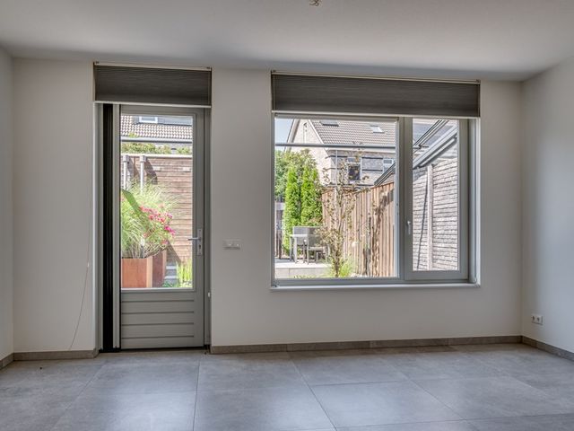 Dorperveldstraat 20, Velden