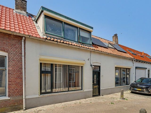 Julianastraat 10, Ooltgensplaat