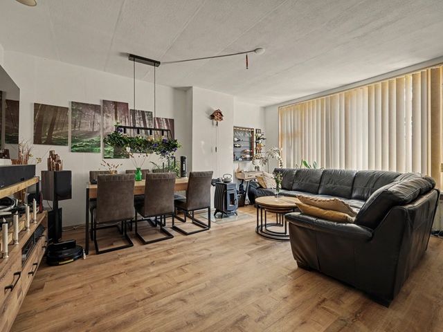 Julianastraat 10, Ooltgensplaat