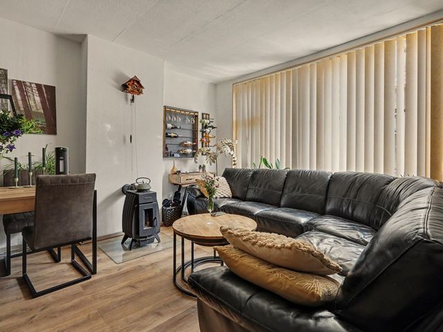 Julianastraat 10, Ooltgensplaat