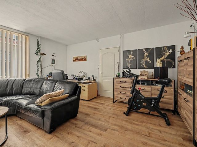 Julianastraat 10, Ooltgensplaat