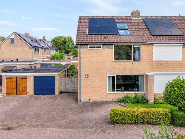 Plutolaan 42, Hardenberg