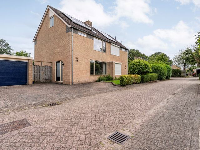 Plutolaan 42, Hardenberg