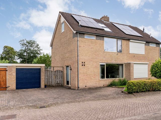 Plutolaan 42, Hardenberg