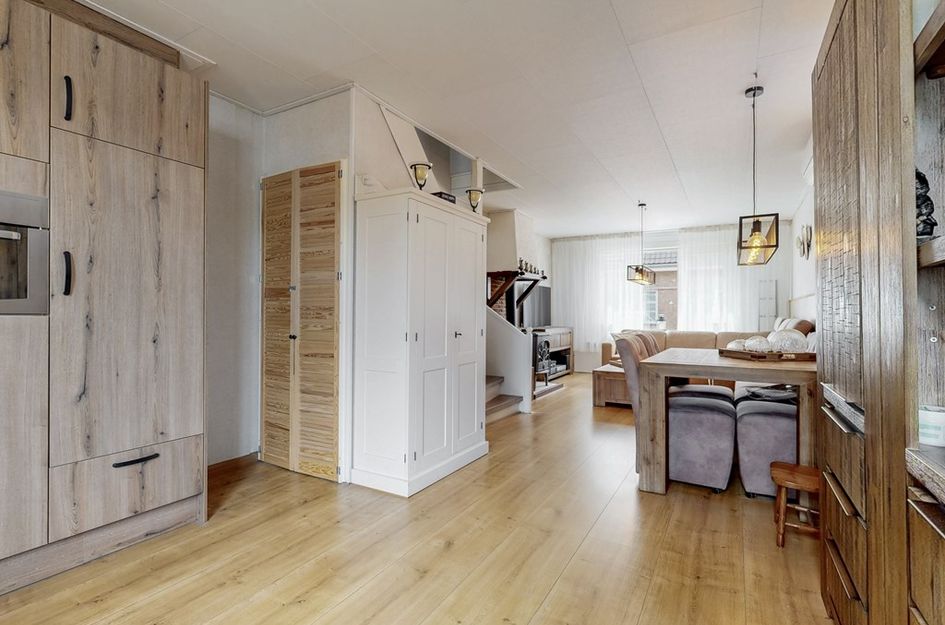 Admiraal de Ruyterstraat 90
