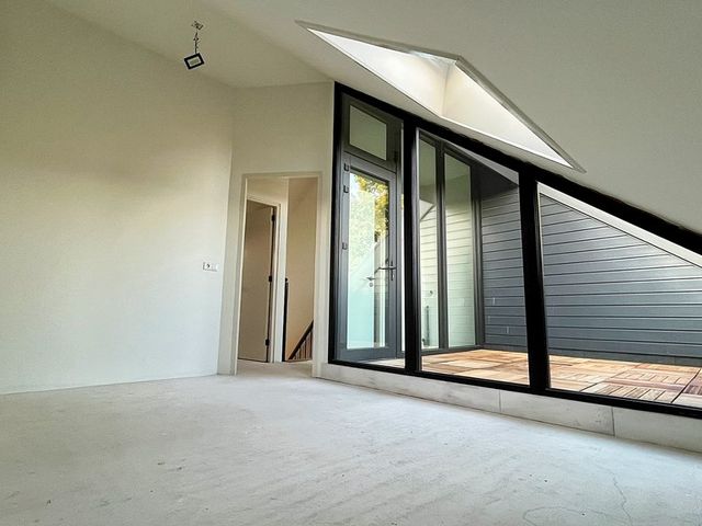 De Hut 8B, Ingber